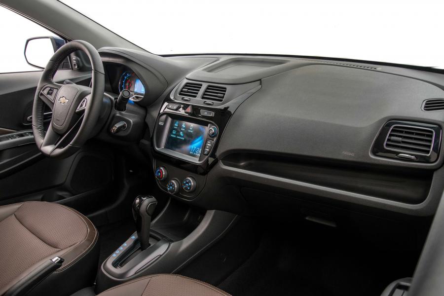 Интерьер Chevrolet Cobalt Elite 2016 года  (фото 15 из 31)